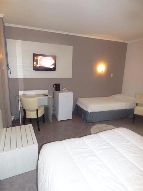 Hotel Du Centre Пьерлат Номер фото