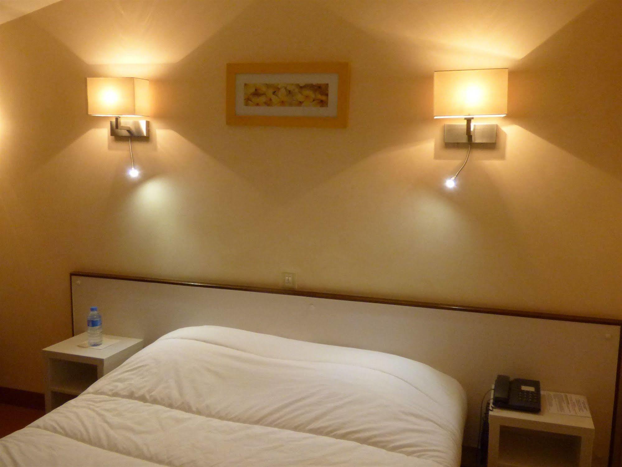 Hotel Du Centre Пьерлат Экстерьер фото
