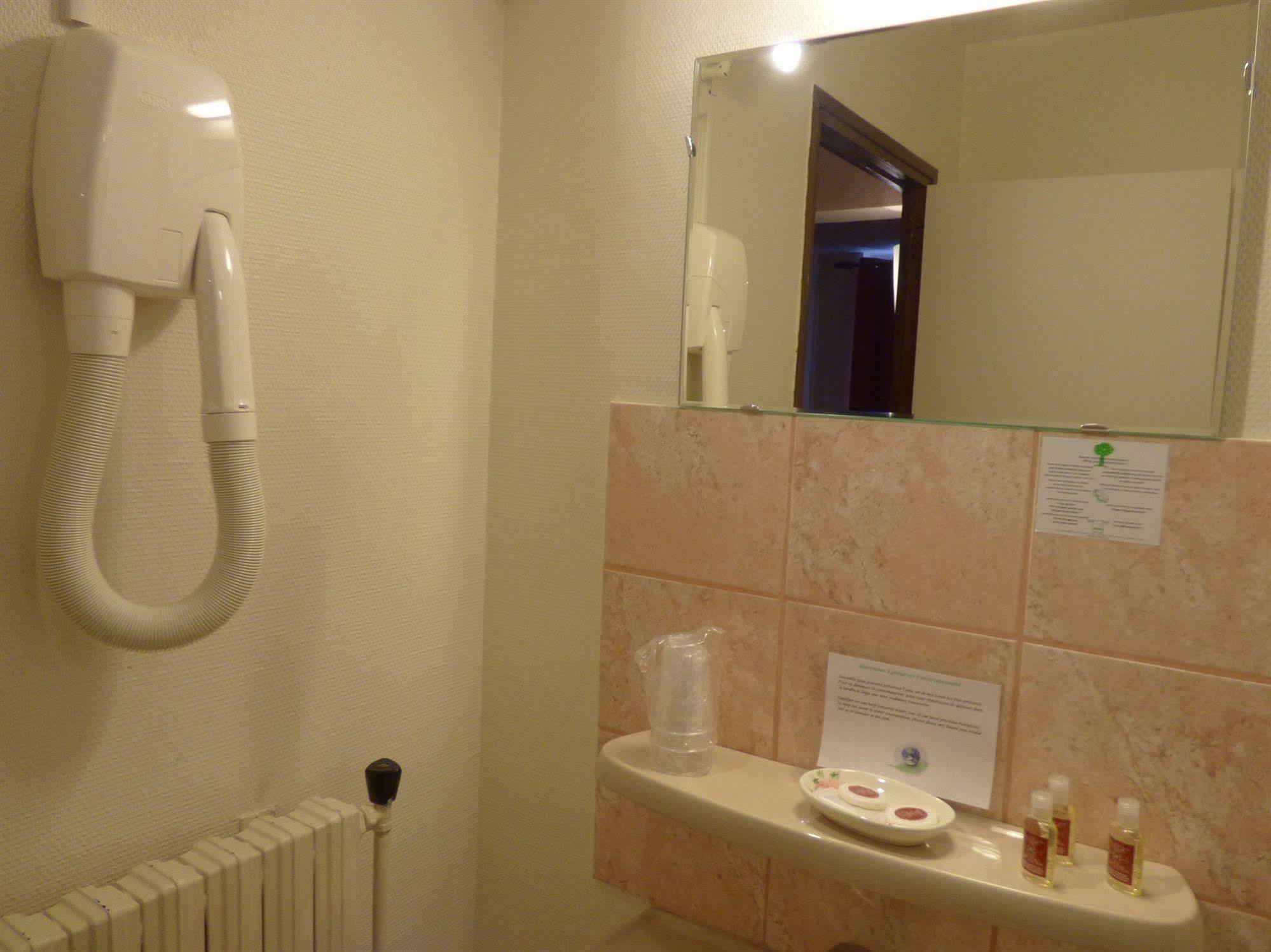 Hotel Du Centre Пьерлат Экстерьер фото